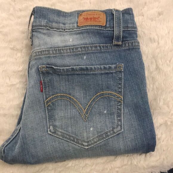 Light wash distressed Levi’s skinny jeans - Picture 6 of 7